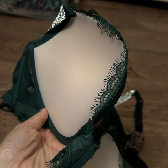 2 Victoria's Secret bras, size 32DD - Picture 5 of 7